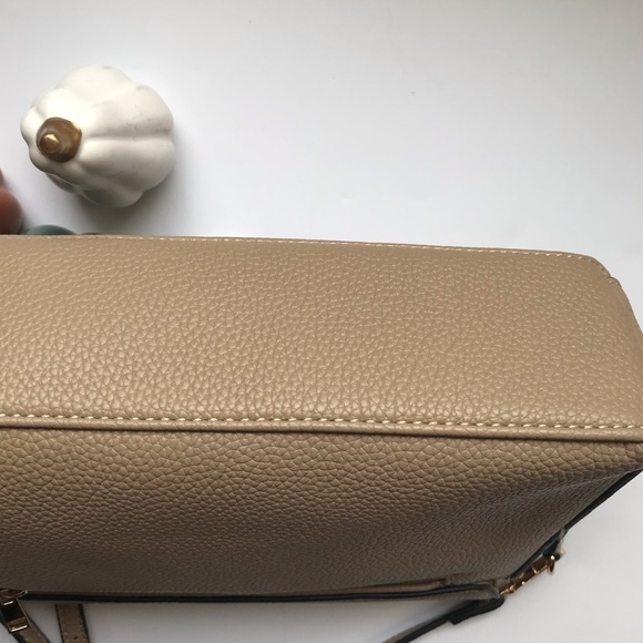 Mellow World crossbody purse vegan leather. - Picture 7 of 11